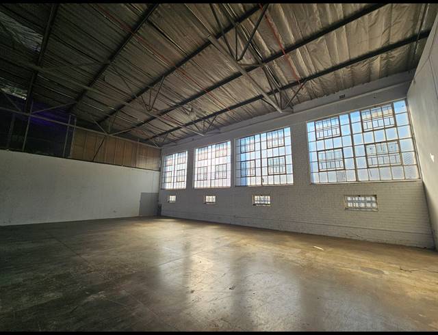 300M² SHOWROOM TO LET IN KRAMERVILLE